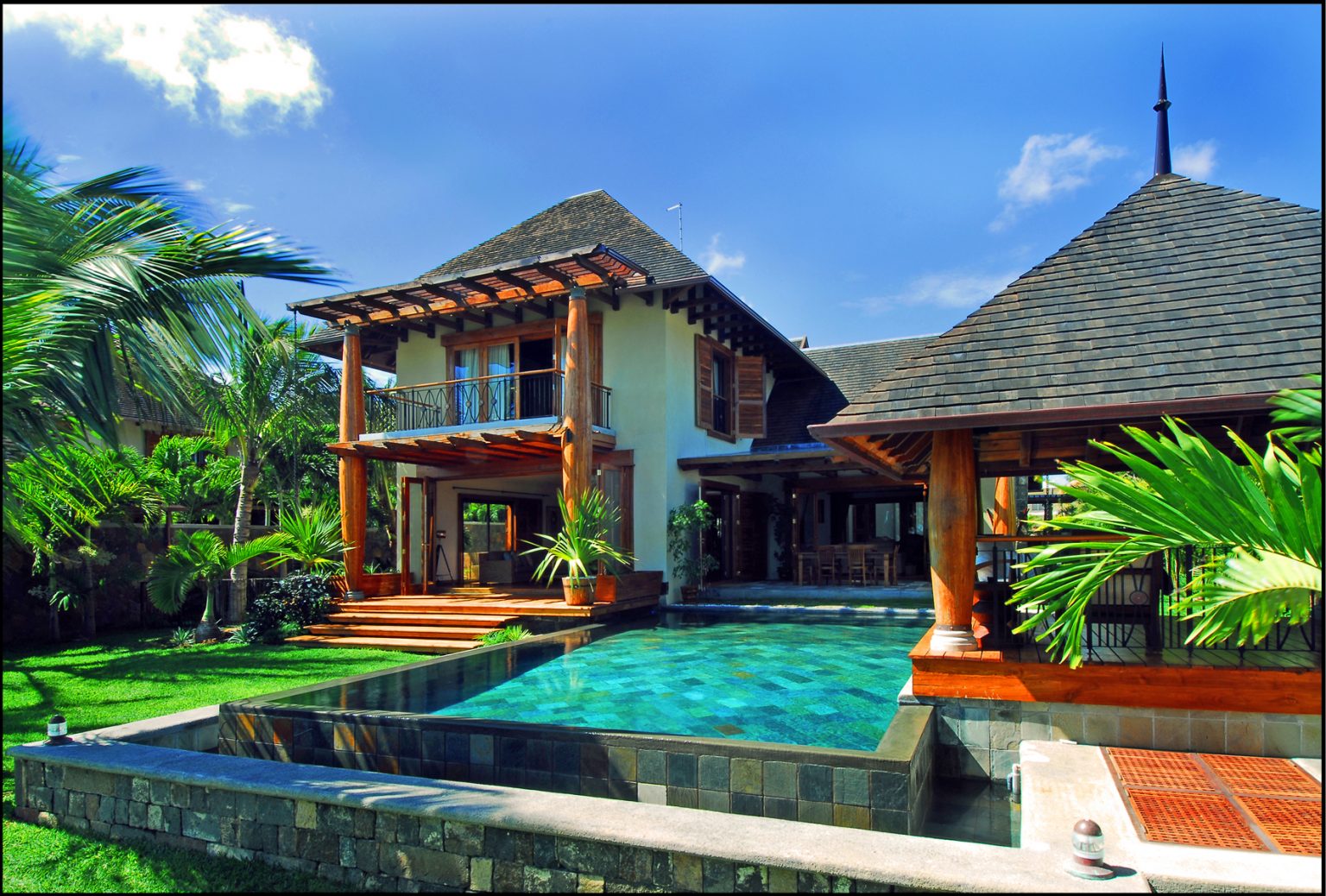 Four Luxury Beach Front Houses For Sale in Grand Bay SAPA REAL ESTATE